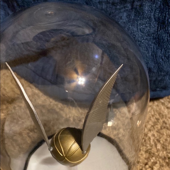 Harry Potter Golden Snitch USB Table Lamp, 8 Inches Tall - Picture 6 of 6
